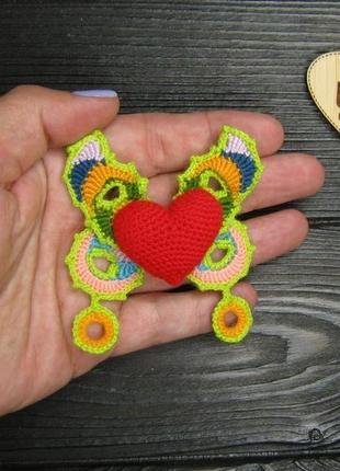 Крылатое сердце с крыльями бабочки. вязаная брошка, оригинальный подарок тонкой ручной работы psk4 фото