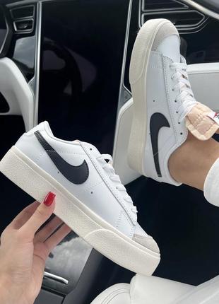 Nike blazer low white black