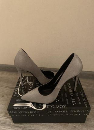 Продам женские туфли vitto rossi
