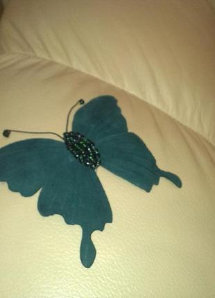 Кожаная бабочка, брошь-заколка из изумрудной кожи2 фото