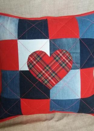 Джинсовая декоративная наволочка, подушка ′сердце′.2 фото