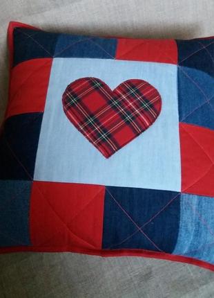 Джинсовая декоративная наволочка, подушка ′сердце 2′2 фото