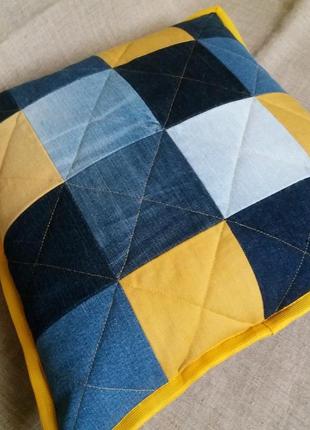 Джинсова декоративна наволочка, подушка c жовтим.2 фото