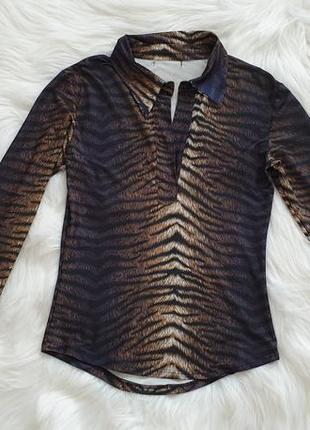 Кофта блузка с воротником. анималистический принт