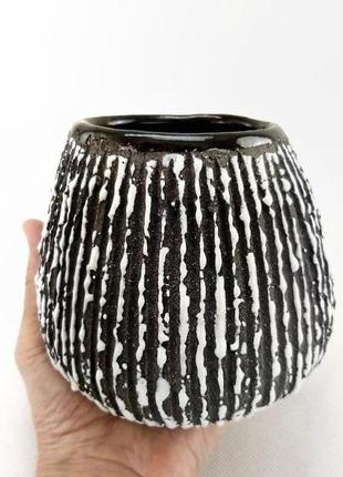Маленькая цветочная ваза. черно-белый керамический горшок ручной работы.2 фото