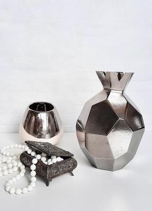Керамическая ваза для цветов. серебряная ваза. керамический декор ручной работы. гранат9 фото