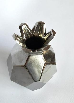 Керамическая ваза для цветов. серебряная ваза. керамический декор ручной работы. гранат8 фото
