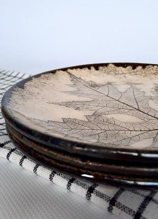 Маленькая тарелка керамическая песочного цвета ручной работы, 20 см диаметр2 фото