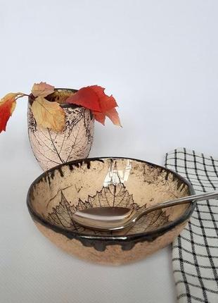 Бежевая керамическая глубокая тарелка ручной работы, 18 см диаметров9 фото