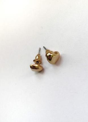 Минималистичные серьги пусеты золотого цвета! красивые серьги гвоздики сердечки под золото