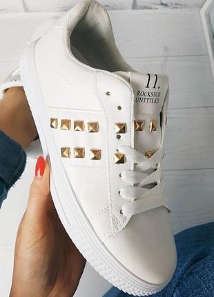 Кросівки білі з золотистими вставками 37 размер