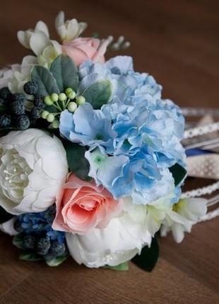 Букет нареченої з штучних квітів в блакитних тонах2 фото