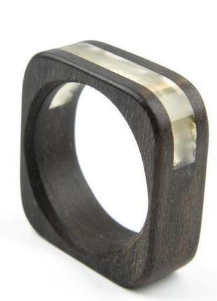 Янтарное кольцо на дереве эбен, размер - 19