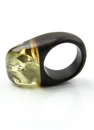 Дереянное кольцо с натуральным янтарем5 фото