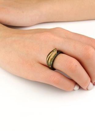 Деревянное кольцо с натуральным янтарем3 фото