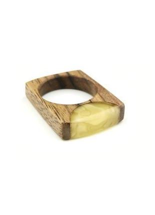 Деревянное кольцо с натуральным янтарем