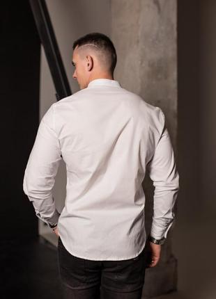 Белая мужская рубашка casual воротничок - стойка5 фото