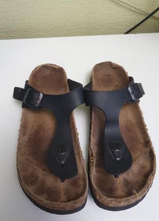 Фірмові шльопанці