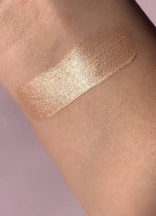 Кремовий хайлайтер charlotte tilbury beauty light wand - spotlight
