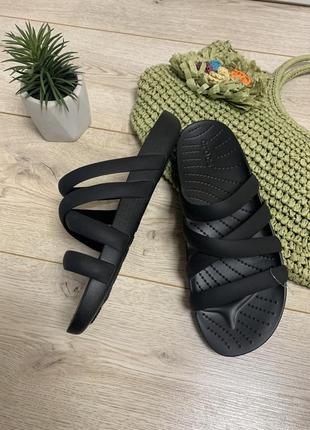 Шльопанці жіночі crocs splash strappy sandal 208217 black2 фото