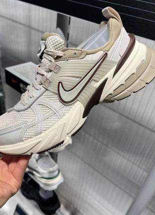 Кросівки nike v2k runtekk light orewood brown1 фото