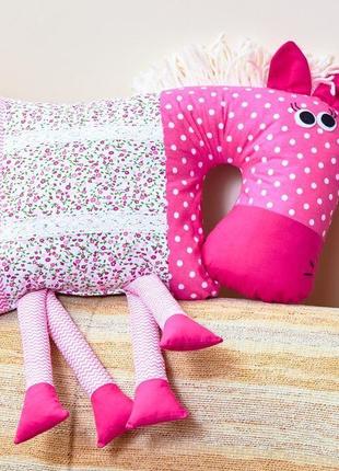 Подушка - игрушка "лошадка с висячими ножками" в стиле пэчворк3 фото