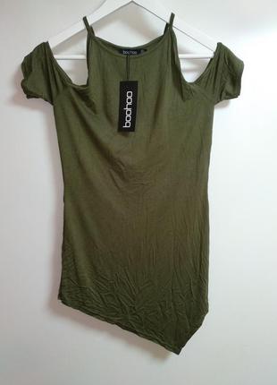 Удлиненная футболка туника с приоткрыть плечами размера xs сток #96#