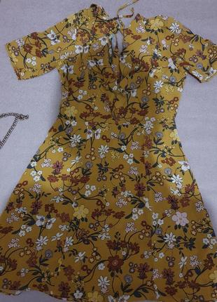 Шикарне плаття у квітковий принт5 фото