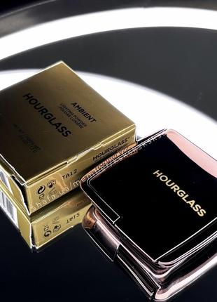 Пудра для обличчя hourglass ambient lighting powder відтінок diffused light3 фото