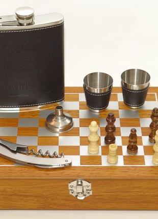 Фляга в наборі з шахами в дерев'яному футлярі 24 * 18см