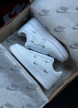 Жіночі кросівки в стилі nike air force 1 найк форси / демісезонні / весняні, літні, осінні / взуття / шкіра / білі, чорні4 фото