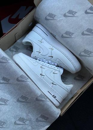 Жіночі кросівки в стилі nike air force 1 найк форси / демісезонні / весняні, літні, осінні / взуття / шкіра / білі, чорні8 фото