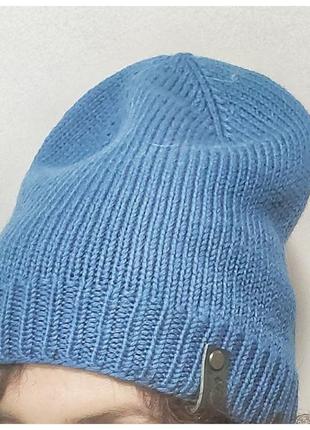 Классная голубая вязаная шапка2 фото