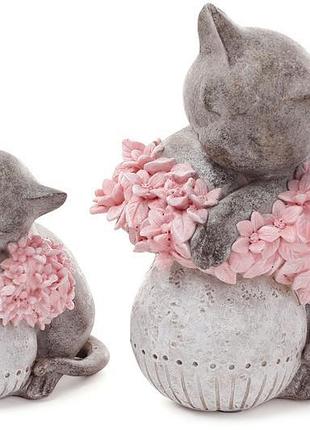 Декоративна статуетка котик на вазі з рожевими квітами 18см
