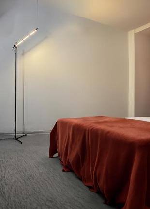 Тонкий невидимый led торшер в спальню, гостинную, офис io-1 в стиле минималист. 2 в 1 - напольный светильник и1 фото