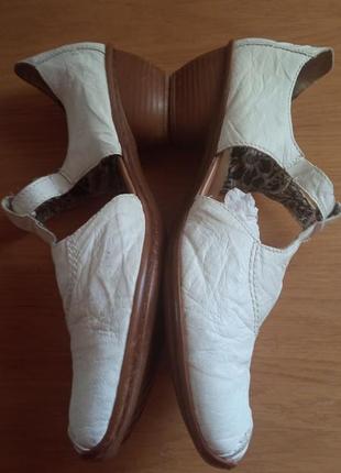 Кожаные белые туфли rieker 41р 26,5 см стелька2 фото
