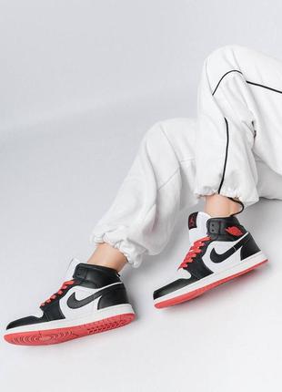 Жіночі кросівки в стилі nike air jordan 1 retro найк джордан / демісезонні / весняні, літні, осінні / шкіра / білі, чорні, сірі, рожеві, червоні