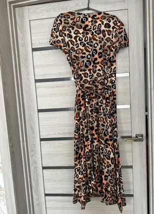 Платье в леопардовый принт,размер 50-52,подойдет на м/л/мин/хл,новая,ткань штапель, талии регулируется поясом,тому подойдет на разную фигуру2 фото