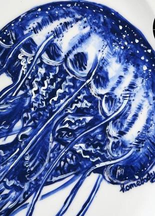 Фарфоровая декоративная тарелка  с ручной росписью" синяя медуза"4 фото