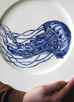 Фарфоровая декоративная тарелка  с ручной росписью" синяя медуза"6 фото