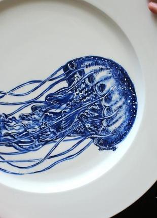Порцеляновий декоративна тарілка з ручним розписом" синя медуза"2 фото