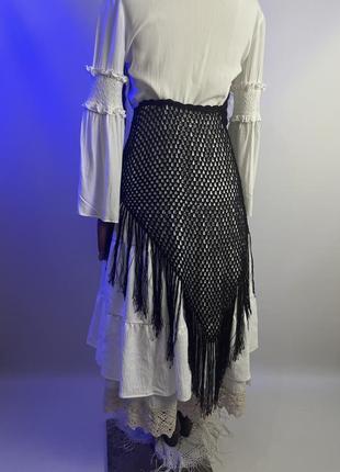 Вязаная прозрачная асимметричная длинная юбка с кисточками бахромой черного цвета этно стиль этническая одежда бохо готический стиль7 фото