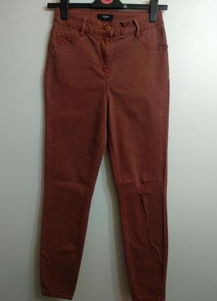 Стильные мягкие стрейч джинсы с потертостями размера m