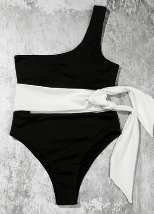 Актуальний, стильний, суцільний купальник boohoo