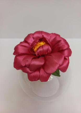 Заколка з квіткою малинового кольору1 фото