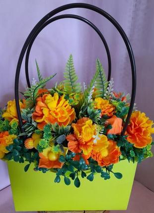 Букет із мильних квітів в помаранчевих тонах