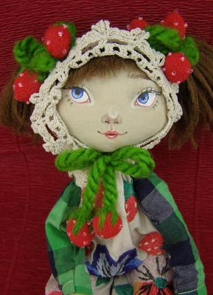 Текстильная кукла с клубникой5 фото
