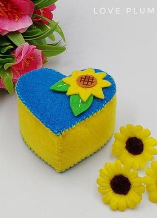 Подушечка-гольниця жовто-блакитне серце із соняшником2 фото