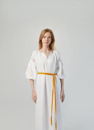 Льняное вышитое оверсайз платье с двойным цветным поясом8 фото