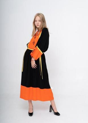 Сукня з ручною вишивкою «бандерівна»2 фото